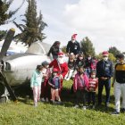 Los pequeños llegaron en un bus de la FAE hasta las instalaciones de la antigua Base Aérea.