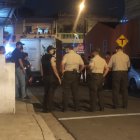 Policías llegaron al sector para indagar detalles de esta nueva balacera. 
.