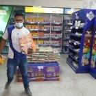 Comercio. La tienda de confites de la empresa La Universal en el centro-sur de Guayaquil.