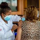 El Municipio exhorta a que los ciudadanos continúen vacunándose.