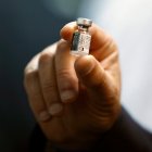 El hospital Sheba, en las afuera de Tel Aviv, hace los análisis de una nueva vacuna contra la COVID. EFE