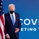 El presidente de Estados Unidos, Joe Biden, llega para participar en la reunión virtual del equipo de respuesta a la covid-19 de la Casa Blanca, este 27 de diciembre de 2021.