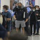 El drama de no poder volar se vive en muchos aeropuertos del mundo en estos momentos.