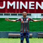 Mario Pineida dejó Barcelona para incorporarse al Fluminense.