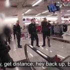 Captura de pantalla tomada del video cedido hoy por el Departamento de Policía de Los Ángeles (LAPD) que muestra el momento del operativo contra el atacante Daniel Elena López (fuera de foco) en que resulto muerta la ciudadana chilena Valentina Orellana (fuera de foco) por disparos de un agente, en una tienda de ropa de Los Ángeles (EE.UU).