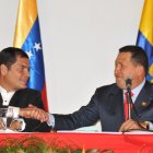 2009. Rafael Correa y el expresidente de Venezuela Hugo Chávez pactaron la creación del Sucre como alternativa a "la dictadura del dólar".