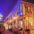 Una vista nocturna del barrio que colinda con la iglesia de Zaruma, cercano a los recientes socavones.