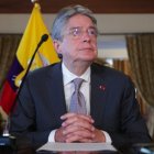 Presidente. Guillermo Lasso parece preguntarse de qué lado le caerá el hachazo. El 2021 fue un año marcado por los intentos de desestabilización.