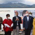 Actividades. El 27 de diciembre Juan Carlos Holguín durante la recepción de vacunas en el aeropuerto de Quito.