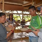 Todo lo que produce la madre naturaleza,  lo aprovechan para hacer artesanías. / Yadira Illescas