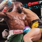 Mayweather en una de sus últimas exhibiciones en 2021 ante Logan Paul.