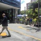 El hospital Vila Nova Star donde se encuentra ingresado el presidente de Brasil, Jair Bolsonaro, por un problema abdominal, hoy, en Sao Paulo (Brasil). Seis meses después de entrar a un hospital de Sao Paulo por una obstrucción intestinal, el presidente brasileño, Jair Bolsonaro, fue ingresado de nuevo por el mismo problema, al comienzo del que será el último año de su mandato. Bolsonaro, de 66 años, está siendo tratado en el hospital Vila Nova Star, la misma unidad clínica en la que estuvo cuatro días bajo tratamiento médico tras sufrir una serie de dolores abdominales y después de ser tratado previamente en un centro médico de Brasilia. EFE/ Wallace Carvalho