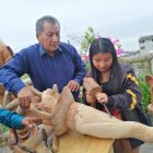 Silvino Tomalá lleva 34 de sus 62 años de vida esculpiendo la madera / Joffre Lino