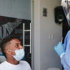 Djorkaeff Reasco se somete a la prueba médica en el estadio Rodrigo Paz, previo a los trabajos de la pretemporada en Pomasqui