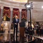 El presidente Joe Biden leaves the podium after delivering remarks on the one-year anniversary of the January 6th insurrection at the Statuary Hall of the US Capitol in Washington, DC, USA, 06 January 2022. On 06 January 2021, then-incumbent US vice president Pence was due to certify the Electoral College votes before Congress, the last step in the process before President-elect Biden was to be sworn in. In the morning, pro-Trump protesters had gathered for the so-called Save America March. Soon after Trump finished his speech at the Ellipse, the crowd marched to the Capitol, breaching the premises for the first time in more than 200 years. (Atentado, Protestas, Estados Unidos) EFE/EPA/JIM LO SCALZO / POOL