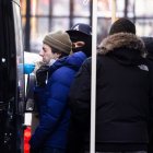 Personas se realizan la prueba para detectar la covid-19, el 4 de enero de 2022, en Nueva York.