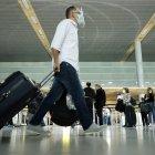 Fotografía de archivo de viajeros en el Aeropuerto El Dorado, en Bogotá (Colombia)