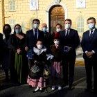 El presidente de Francia, Emmanuel Macron, y el ministro del Interior Gerald Darmanin, right, are welcomed by Nice Mayor Christian Estrosi, center left, at the Saint Roch hospital, in Nice, southern France, 10 January 2022. Macron traveled to the French Mediterranean coast on the day to talk about internal security, making a pit stop in the city where an extremist drove a cargo truck into Bastille Day crowds in 2016, killing 86 people and injuring hundreds more. (Francia, Niza) EFE/EPA/DANIEL COLE / POOL MAXPPP OUT