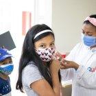 Los niños comenzaron a vacunarse contra la Covid-19 en el país.