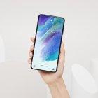 El Galaxy S21 FE cuenta con una carcasa de 7.9mm de grosor, por lo que puede entrar fácilmente en un bolsillo