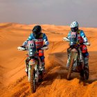 Padre e hijo desafiaron al desierto de Arabia Saudita y juntos completaron el rally Dakar. Son una fuente de inspiración.