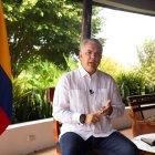 El presidente de Colombia, Iván Duque, habla durante una entrevista con Efe, el 15 de enero de 2022 en Galápagos (Ecuador).