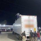 Agolpados. Más de 300 personas estaban en el tráiler.