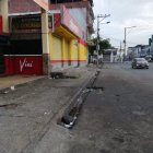 En Durán, en la Ciudadela Primavera 1, hombre fue asesinado a tiro frente a los policías que lo custodiaban.