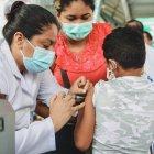 Reapertura del vacunatorio ubicado en la estación de la Metrovia de la avenida 25 de Julio, sur de la ciudad.