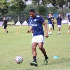 Romario Caicedo es una opción para Gustavo Alfaro ante las bajas en esa posición.