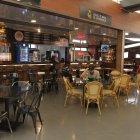 Un sector del Mercado del Río, a las 14:00 del martes 18 de enero de 2022. Los dueños de restaurantes se quejan de las restricciones.