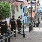 Control. Ayer, el cerro Santa Ana permaneció custodiado por la Policía.