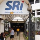 VISTA DE LA FACHADA DE INGRESO A LA ENTIDAD DE RECAUDACIÓN DE IMPUESTOS SRI |