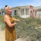 Santa Paula. Verónica Icaza muestra el estado en el que se encuentra su ciudadela. El monte los rodea, las calles son de tierra, la iluminación es pésima, lamenta.