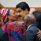 Superamigos. Desde que el propio Simón Bolívar, a través de una médium, le dijo que Córdoba será presidenta de Colombia, Maduro le da todo.
