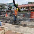Labor. El Municipio empezó a nivelar las cubiertas de la calle Las Monjas.