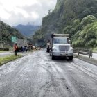 La vía Aloág - Santo Domingo presenta varios problemas como baches, falta de señaléticas y obras que llevan varios años inconclusas.