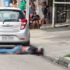 La víctima quedó tirada junto a la vereda.