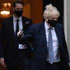 Surgen nuevas pruebas que dificultan aún más el futuro político del primer ministro Boris Johnson, tras un escándalo por una fiesta/ ANDY RAIN
