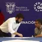 El Gobernador del Guayas, Pablo Arosemena junto al viceministro del Interior, Max Campos luego de la mes de seguridad celebrada ayer en Guayaquil,