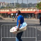 Consecuencia. La pandemia provoco que 135 países se endeudaran más.