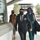 Audiencia. Esta tarde acudió a la Corte Nacional el abogado de Carrión, Ramiro Román.