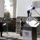 Reparación. A finales de 2020 se colocó la placa afuera de Carondelet.