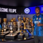 Felipe Caicedo con la piel de su nuevo equipo.