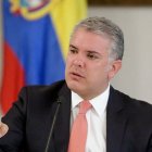 El mandatario colombiano es acusado hasta de poner en peligro la vida de candidatos en las próximas elecciones de marzo.