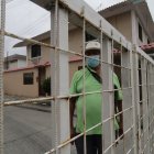 En varias manzanas de esta ciudadela, los residentes están empezando a organizarse para tomar acciones que detengan la inseguridad.