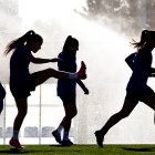 Imagen de archivo de un entrenamiento de fútbol femenino.