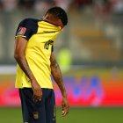 Preciado fue estelar en el duelo contra Perú y mostró su dolo al salir.