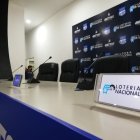 El logo de BET593 será ubicado en la parte frontal de la camiseta del Bombillo, a la altura del pecho.