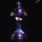 Fotografía de archivo del trofeo de la Copa Libertadores Sub20.